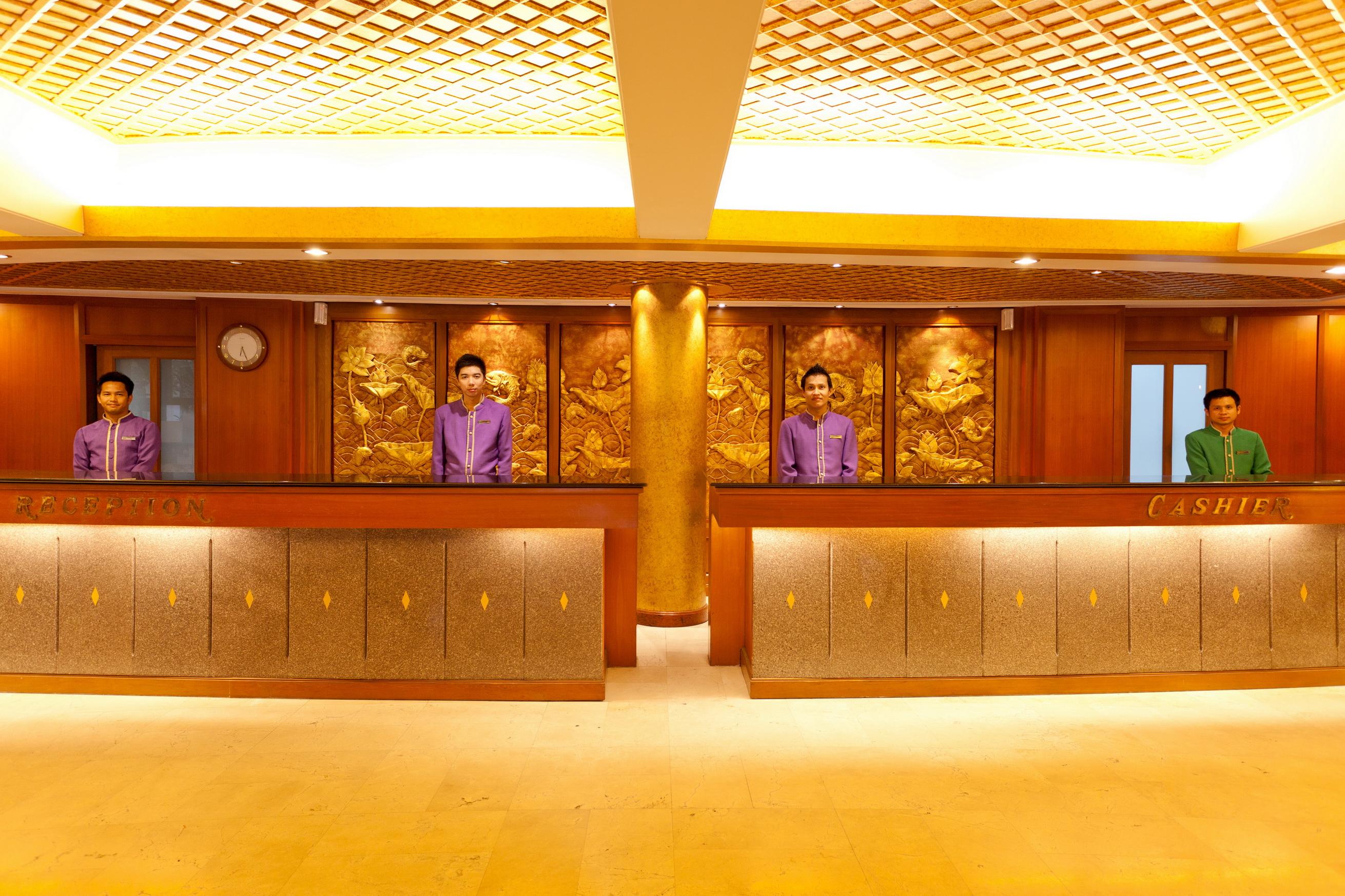 Diamond Cliff Resort & Spa, Patong Beach Exterior foto The reception desk at the Royal Thai Hotel