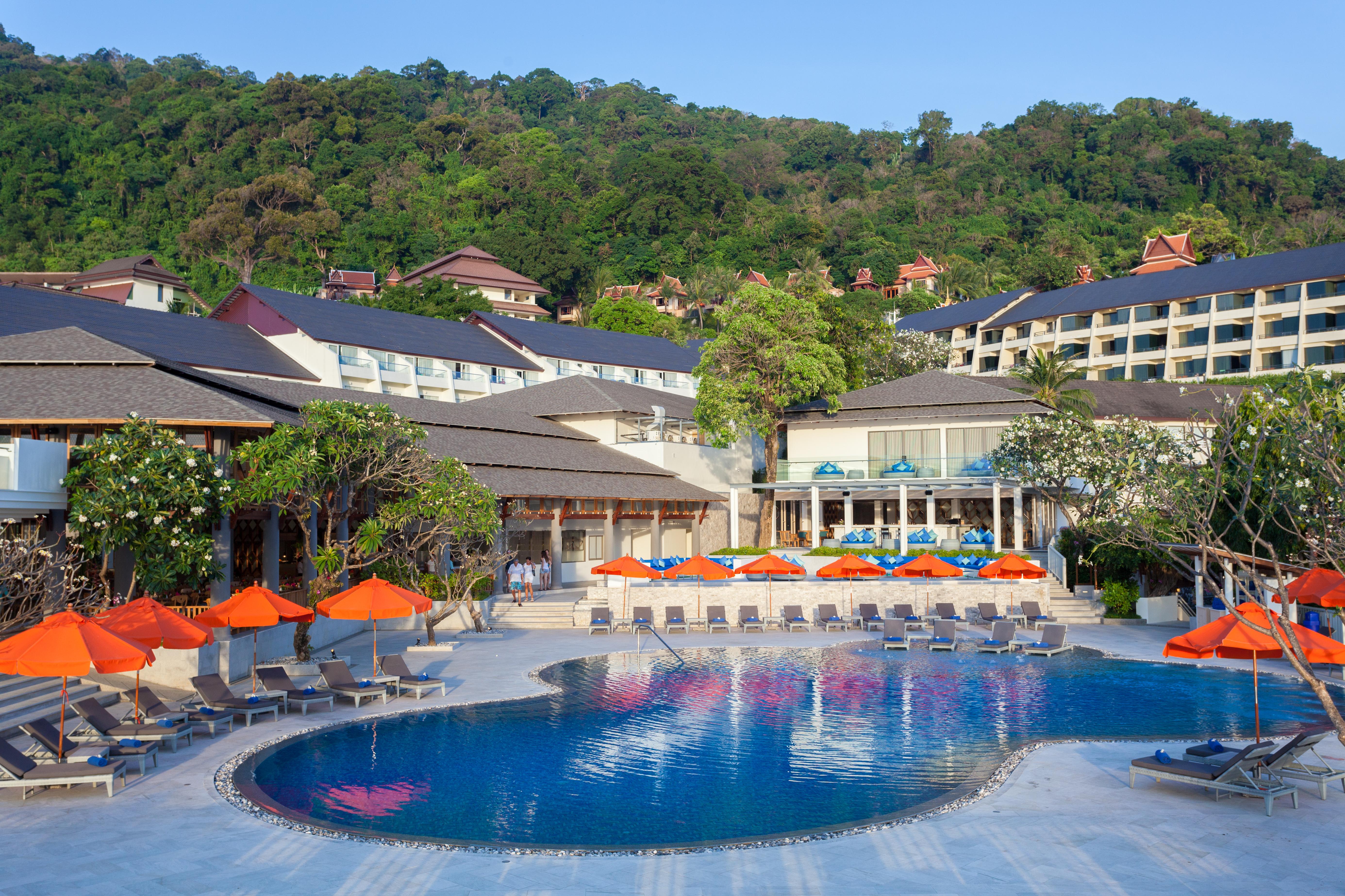Diamond Cliff Resort & Spa, Patong Beach Exterior foto The swimming pool at the resort