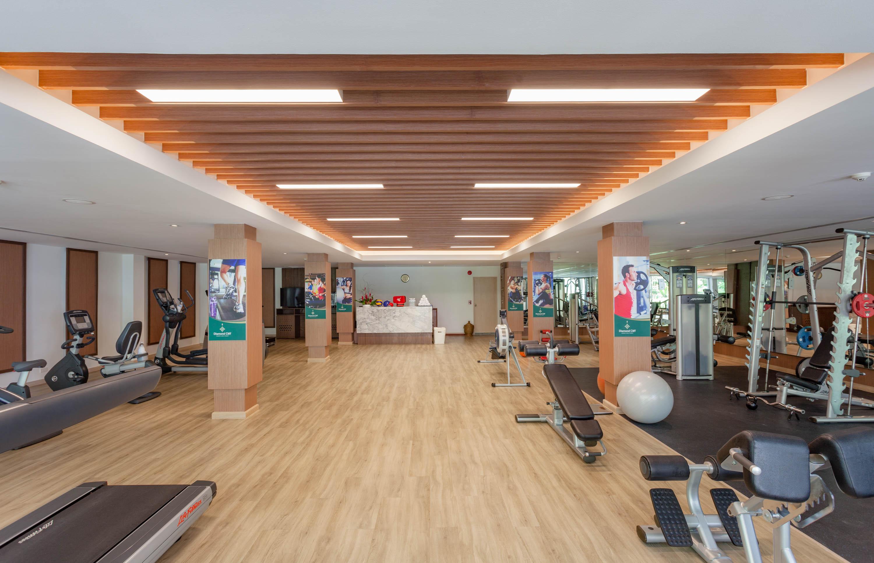 Diamond Cliff Resort & Spa, Patong Beach Exterior foto The gym at the hospital