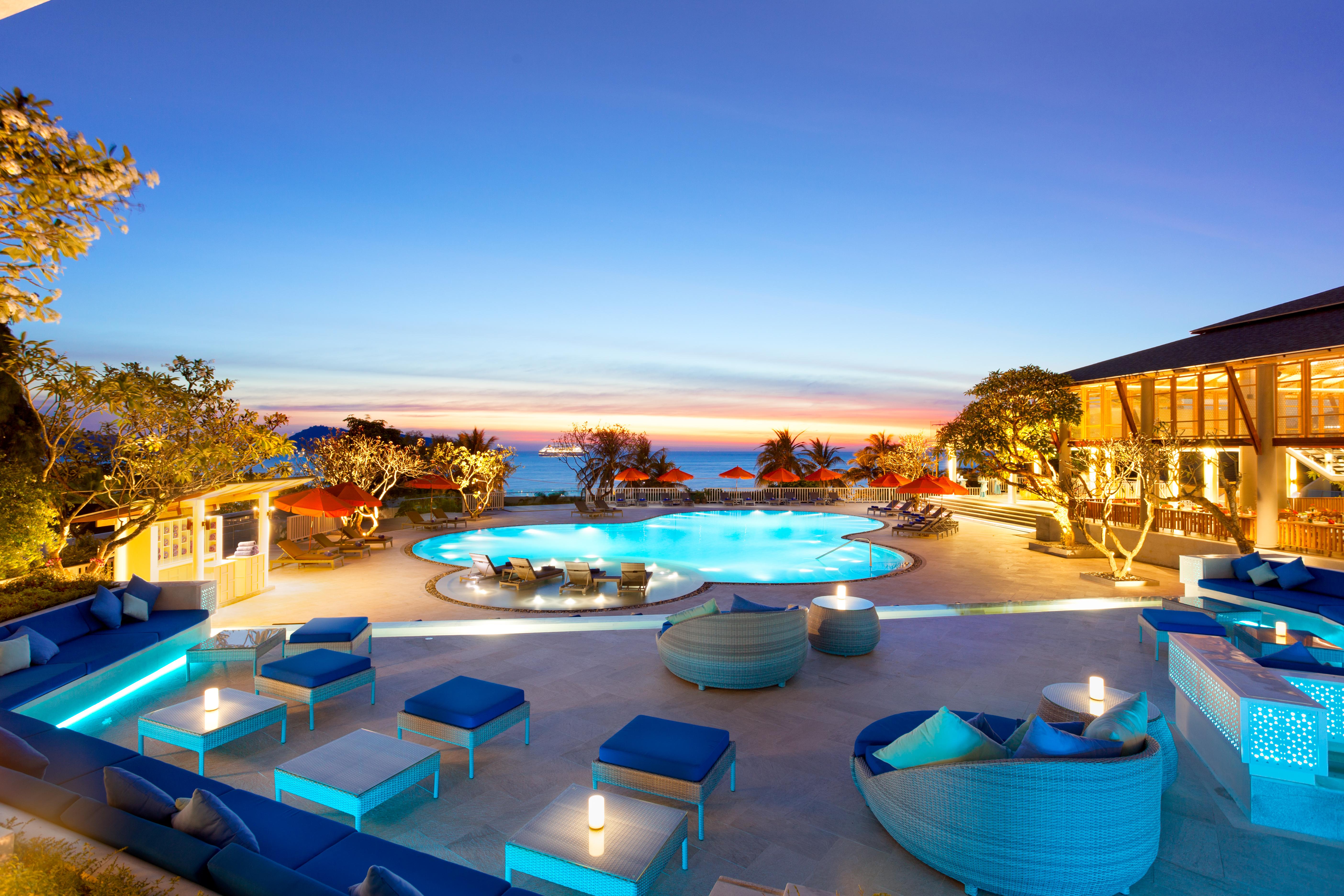 Diamond Cliff Resort & Spa, Patong Beach Exterior foto The swimming pool at the hotel